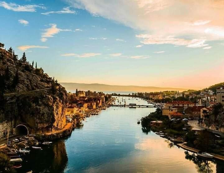 Apartman *Sanja* Omis Apartment Екстериор снимка