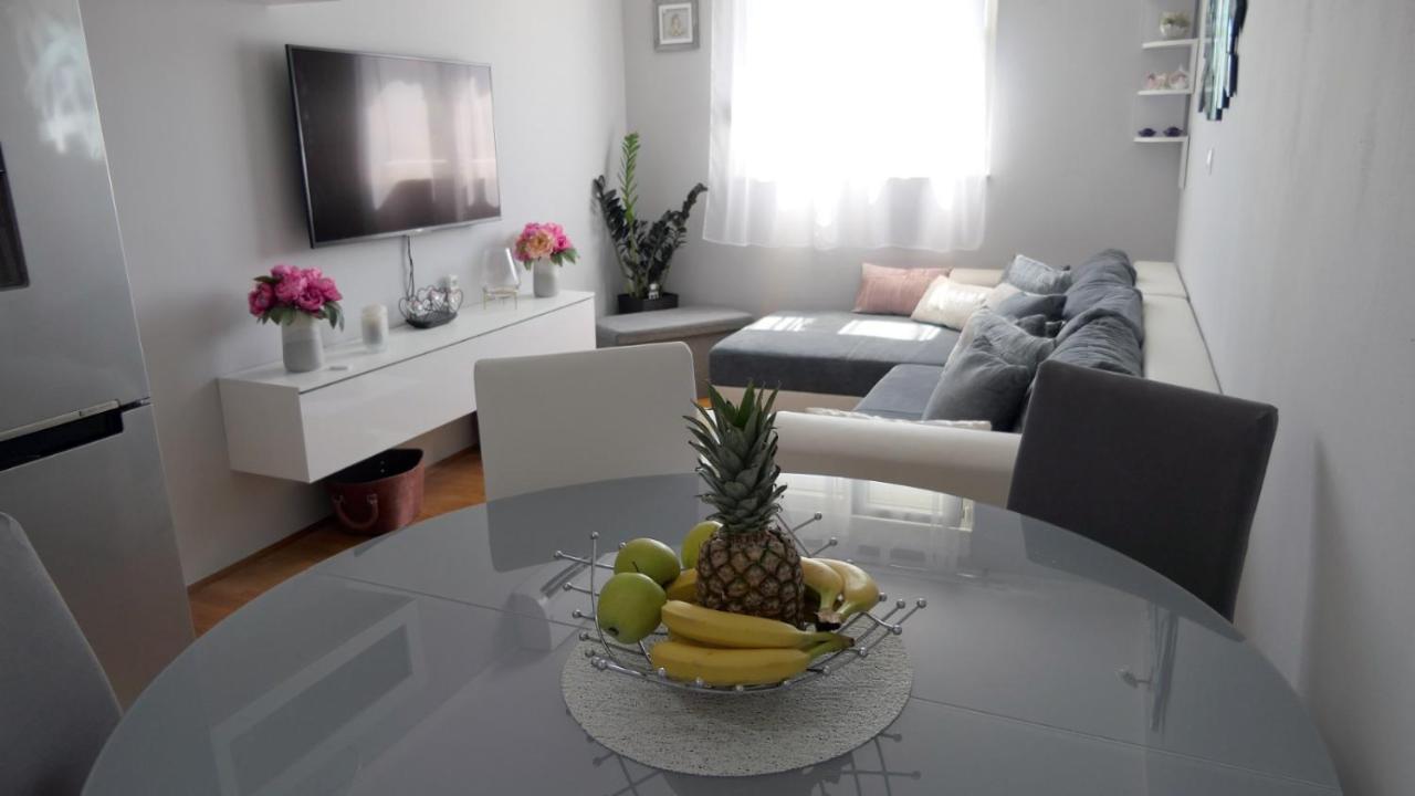 Apartman *Sanja* Omis Apartment Екстериор снимка