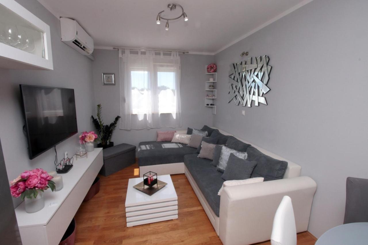 Apartman *Sanja* Omis Apartment Екстериор снимка
