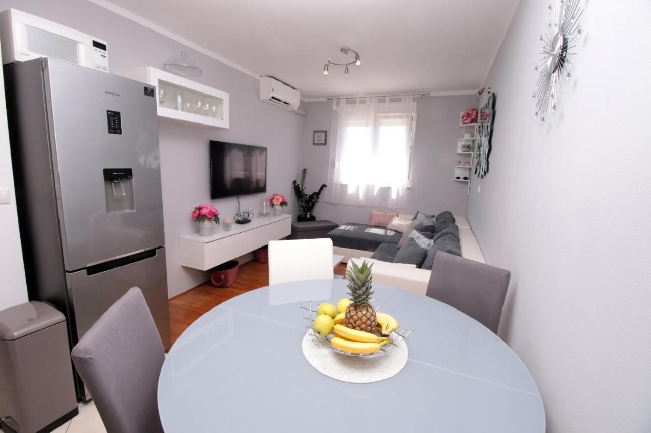 Apartman *Sanja* Omis Apartment Екстериор снимка