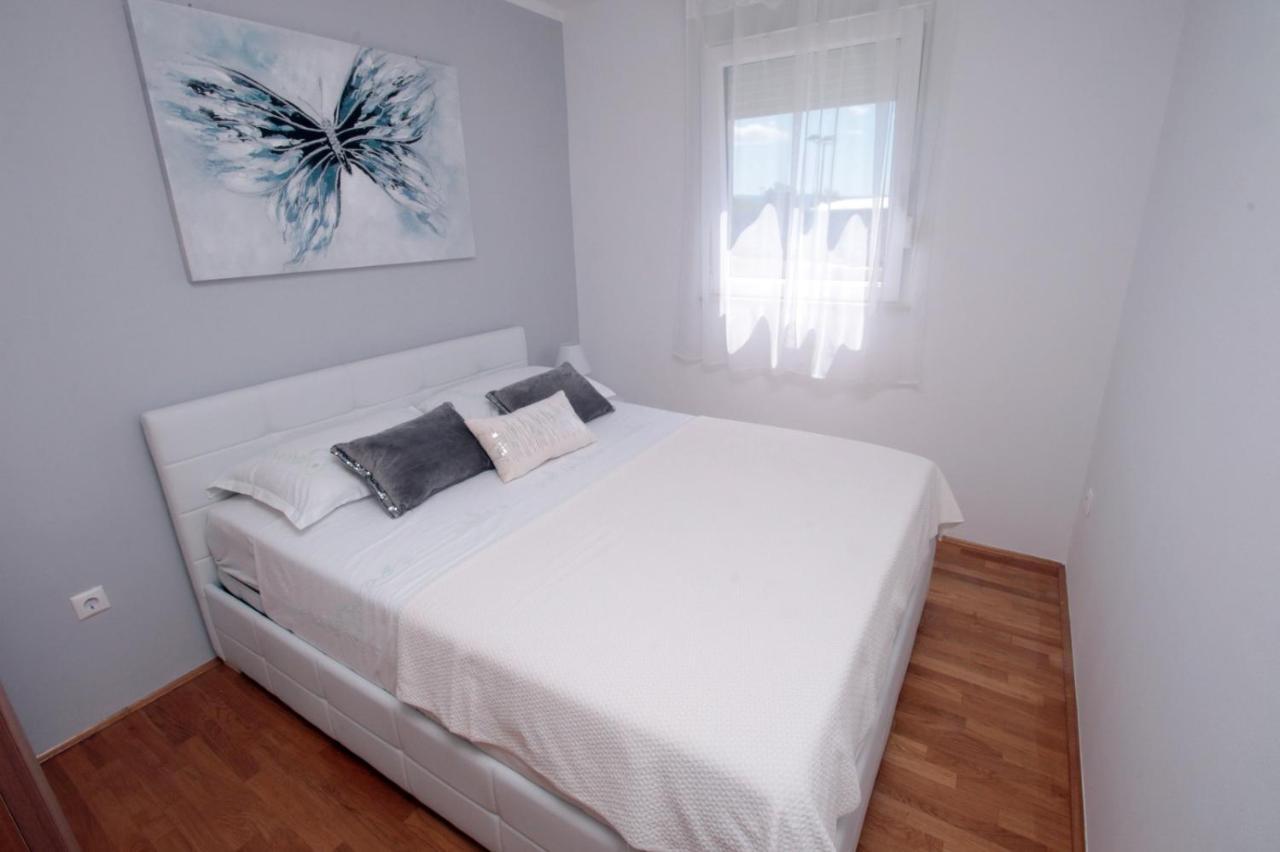 Apartman *Sanja* Omis Apartment Екстериор снимка